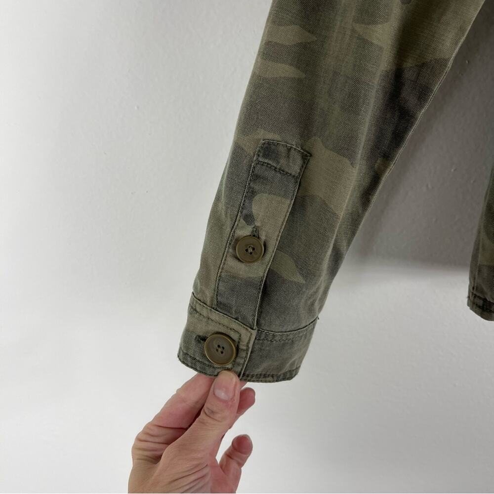 Lucky Brand green camo button front oversized collared shirt small - Picture 6 of 7